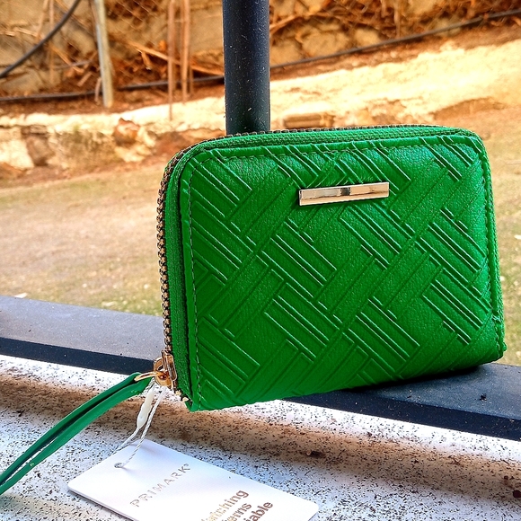 Primark New with Tags Green Wallet - Picture 3 of 8